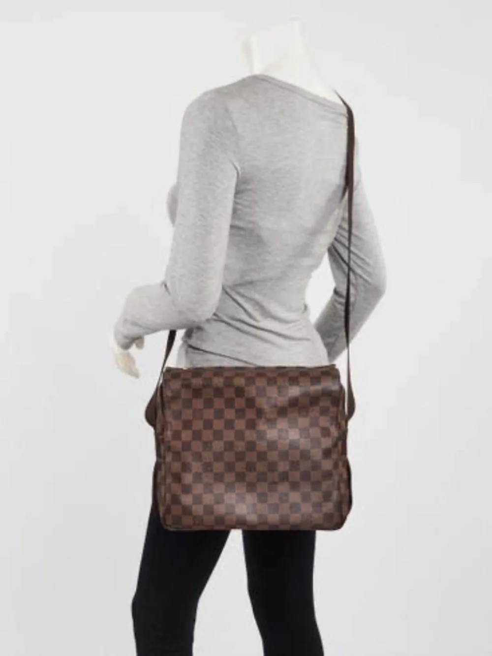 Authentic This authentic LOUIS VUITTON Damier Canvas Naviglio Messenger Bag Brow